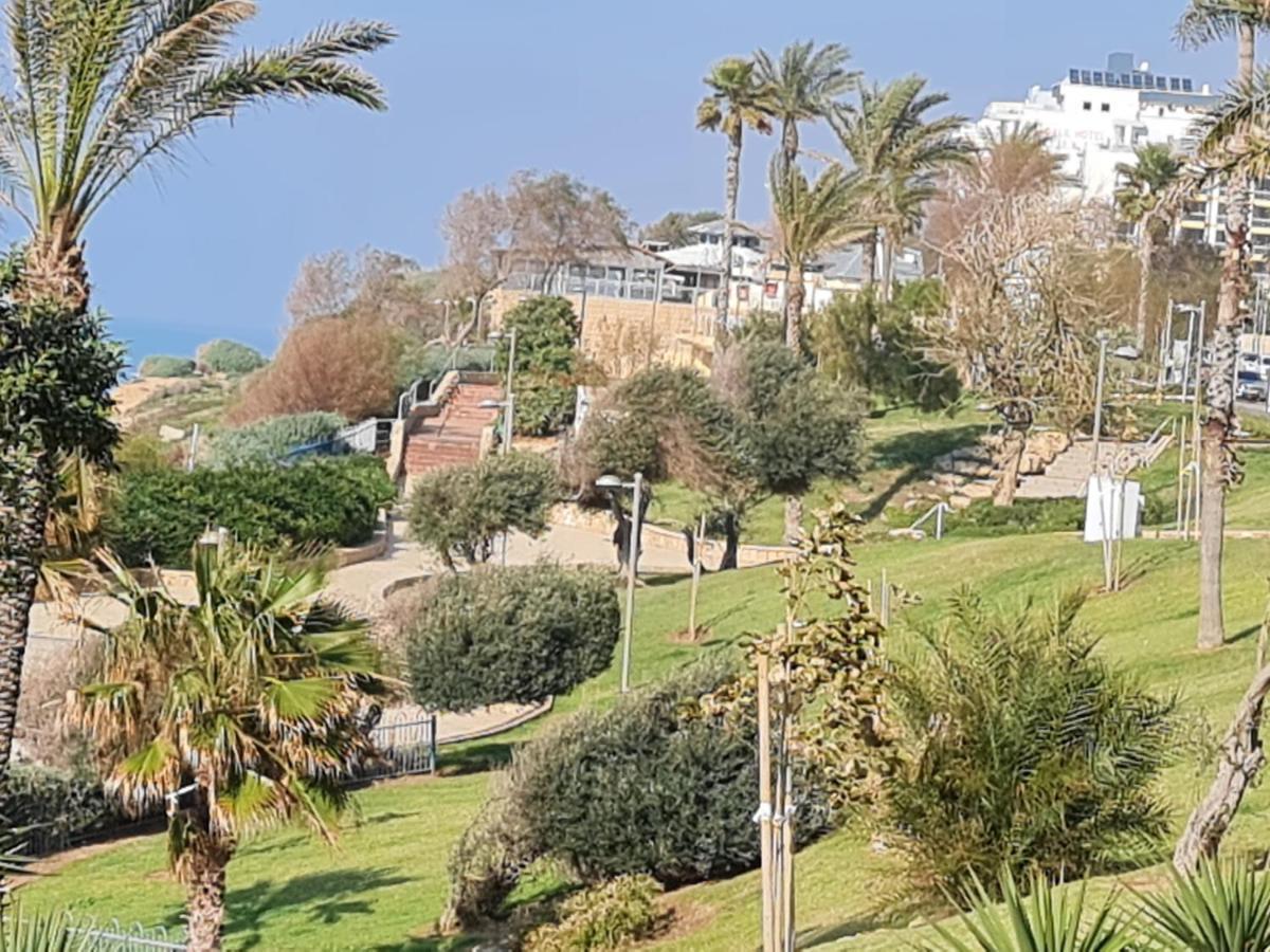 Magic On The Sea-Suites With A Private Jacuzzi And A Private Sea View Netanya Exterior photo
