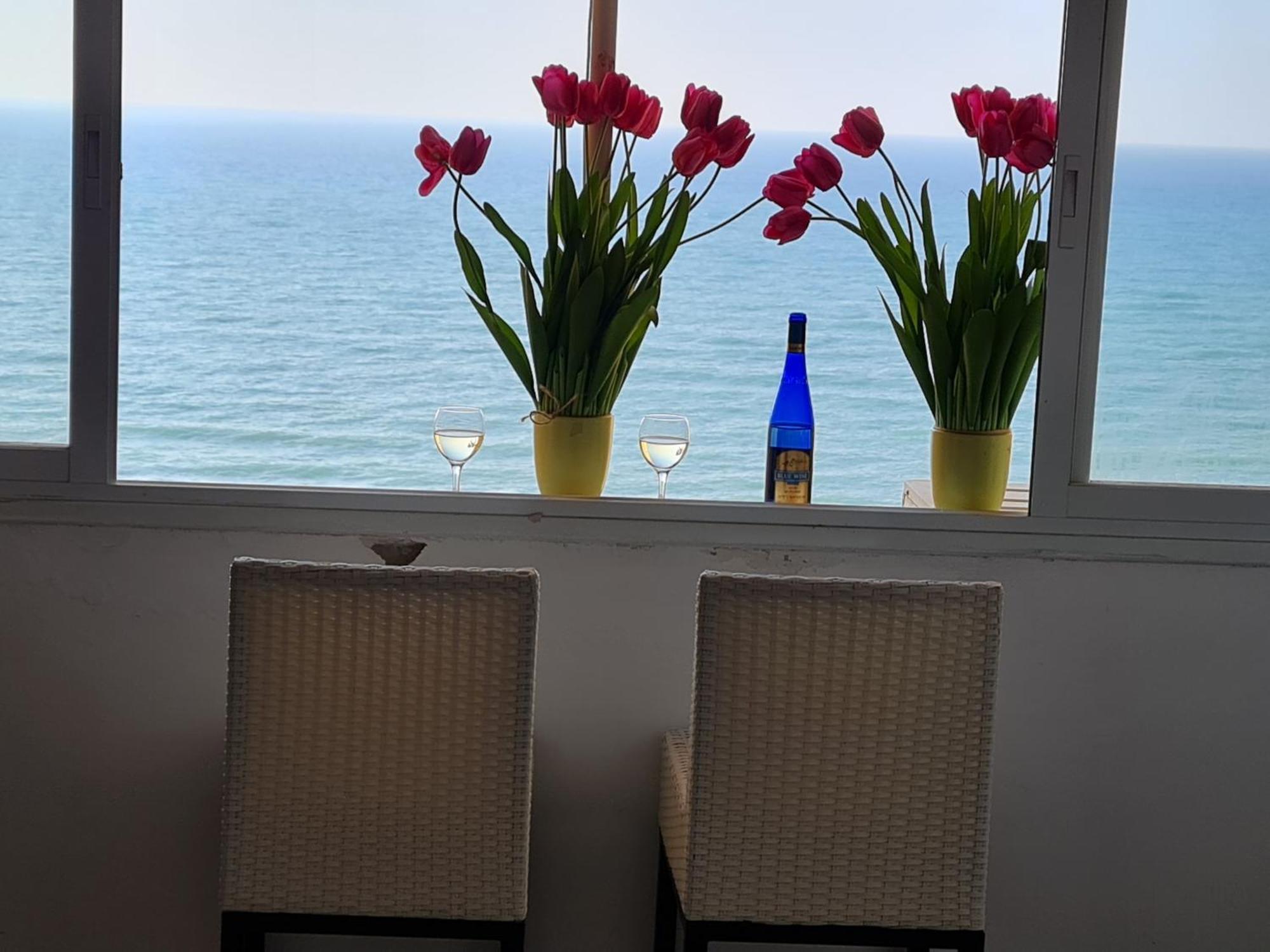 Magic On The Sea-Suites With A Private Jacuzzi And A Private Sea View Netanya Room photo